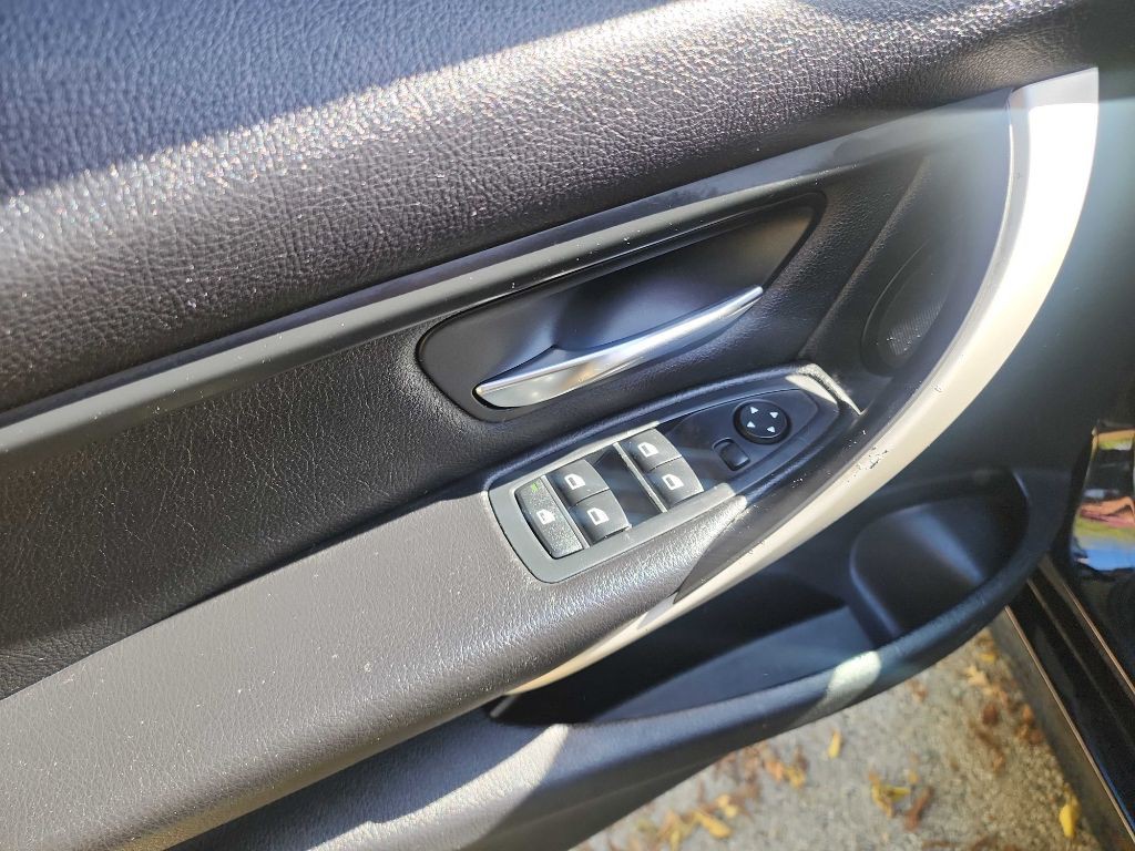 2015 BMW 3 Series Image 15