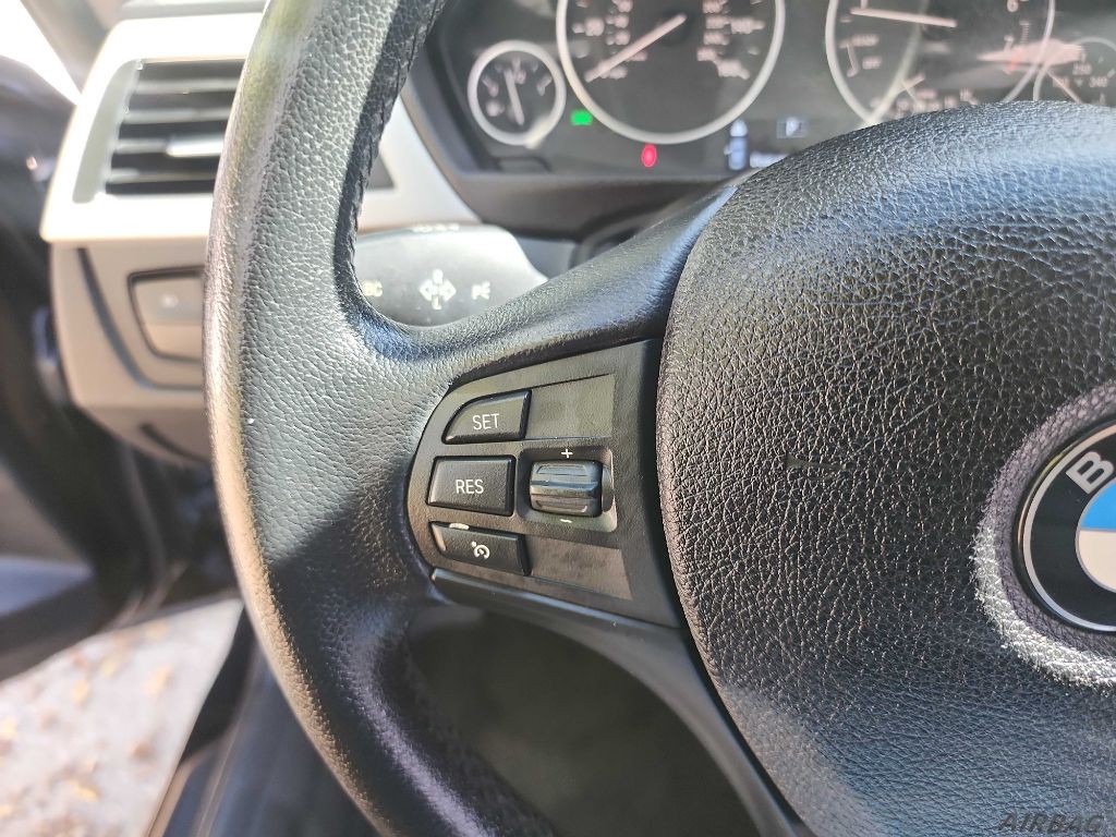 2015 BMW 3 Series Image 17