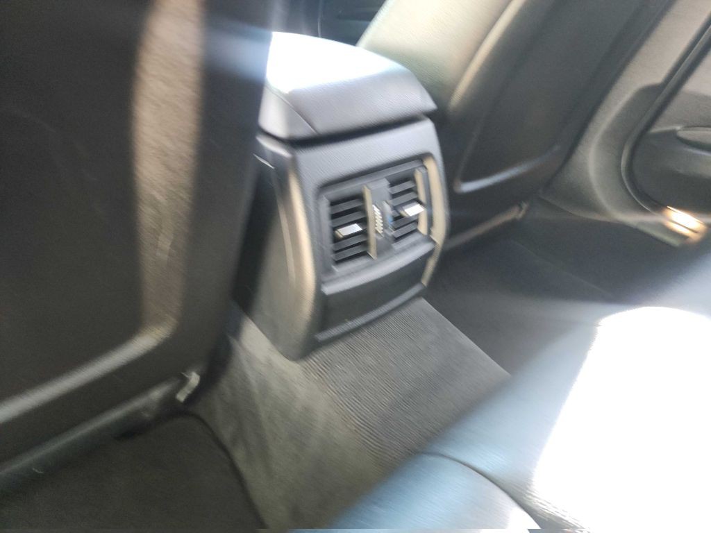 2015 BMW 3 Series Image 25