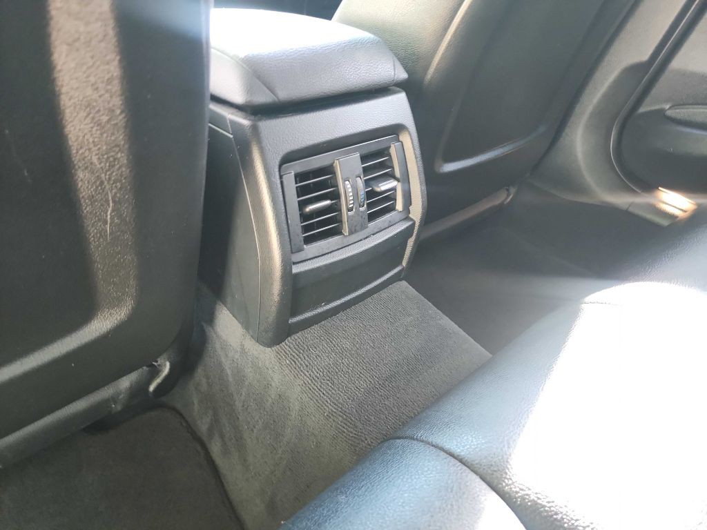 2015 BMW 3 Series Image 26