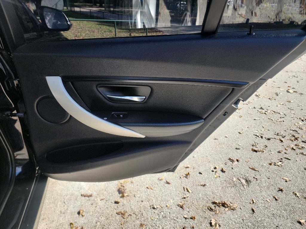 2015 BMW 3 Series Image 30