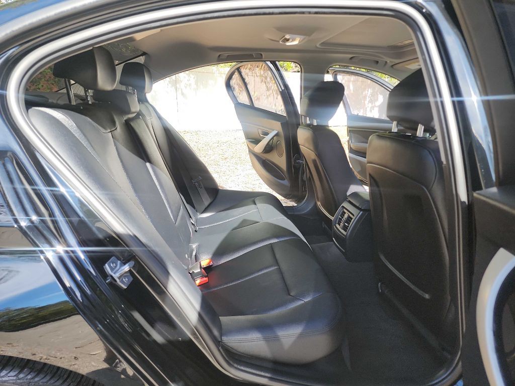 2015 BMW 3 Series Image 31