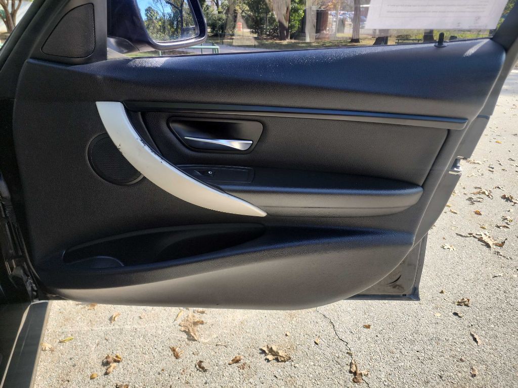 2015 BMW 3 Series Image 32