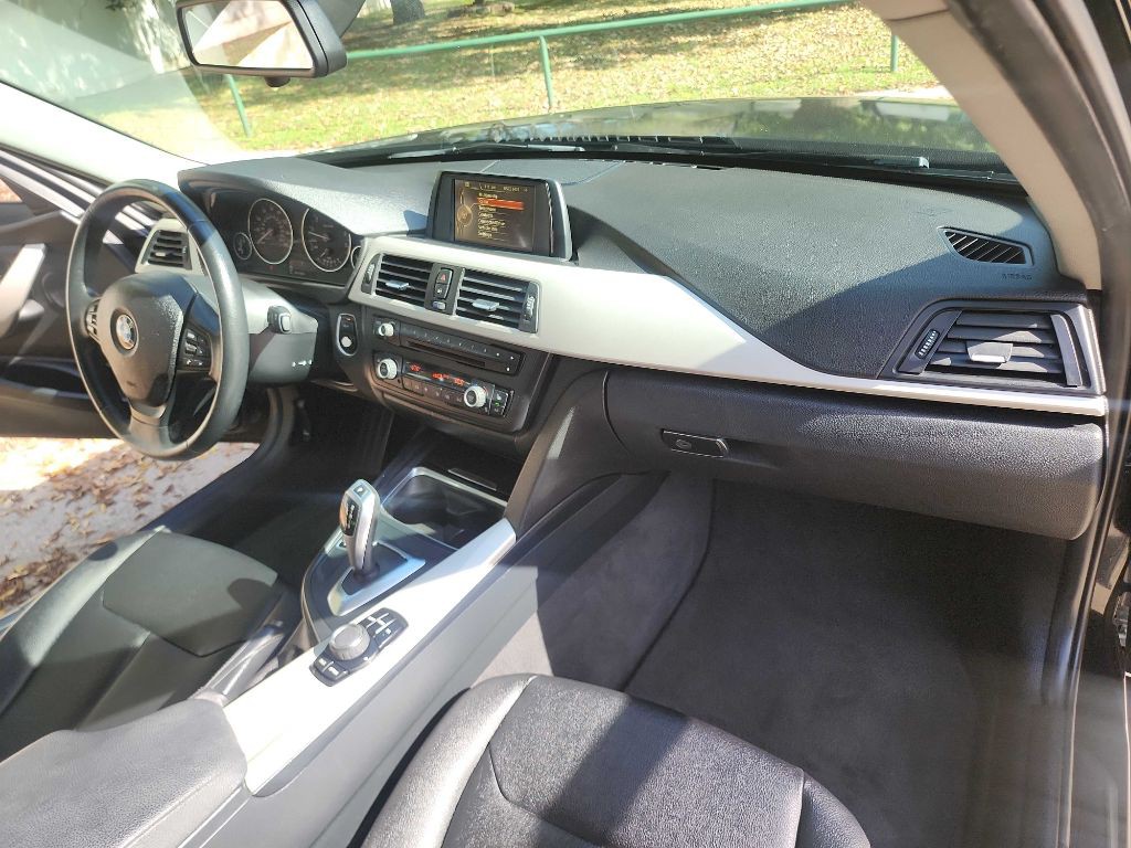 2015 BMW 3 Series Image 33