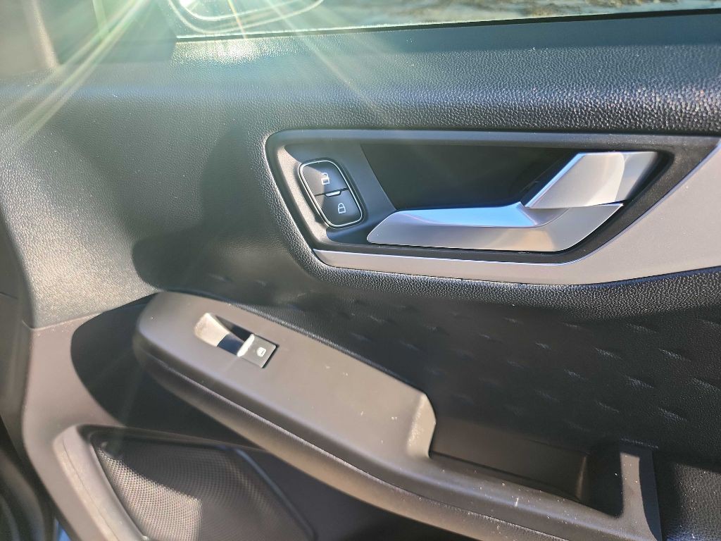 2020 Ford Escape Image 39