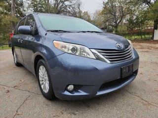 Image for 2014 Toyota Sienna XLE ID: 7036233