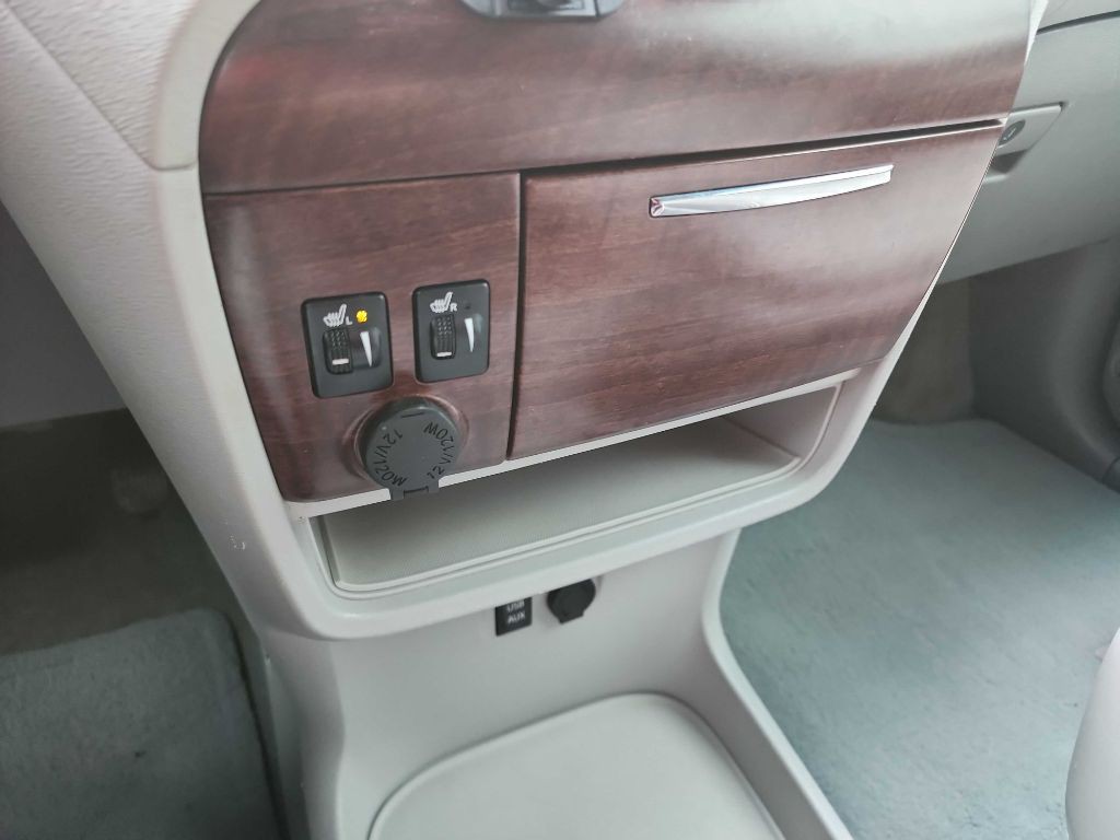 2014 Toyota Sienna Image 21