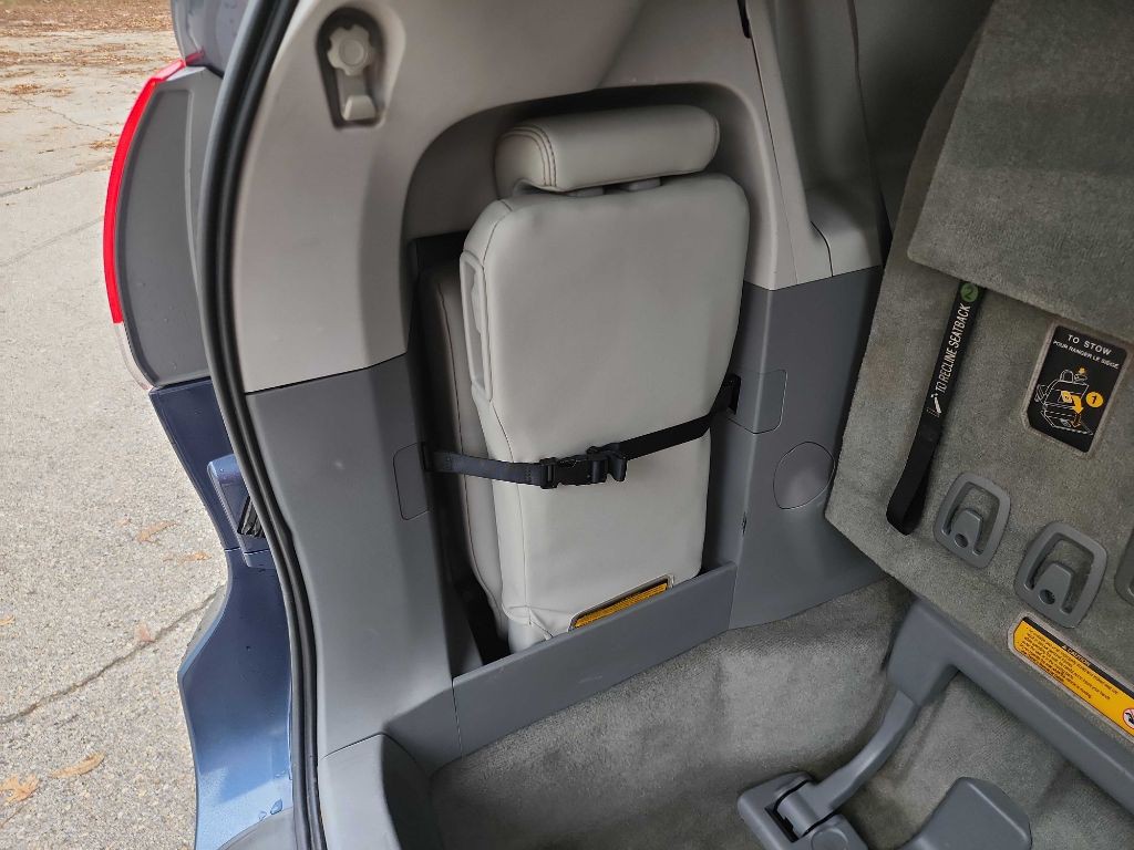 2014 Toyota Sienna Image 31