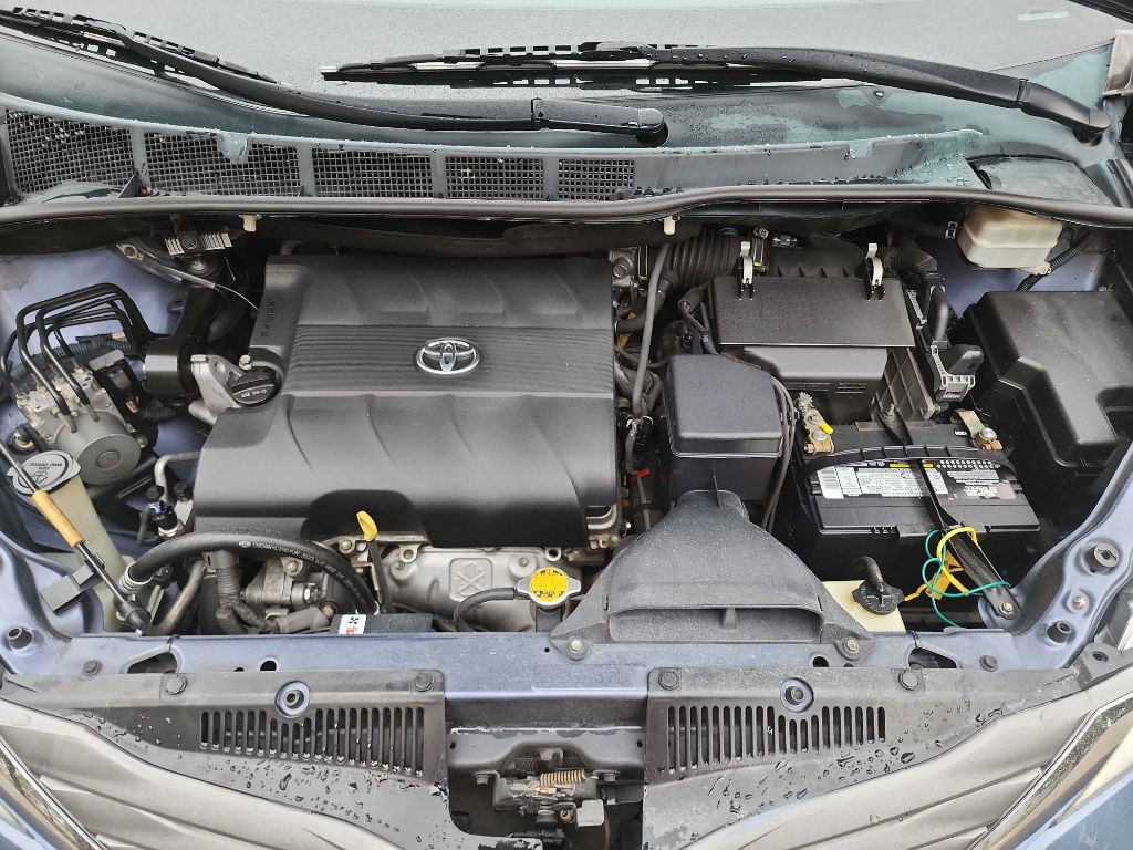 2014 Toyota Sienna Image 36