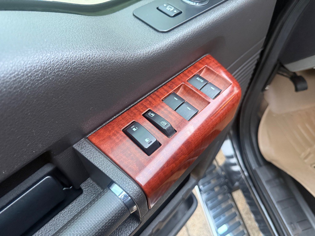 2011 Ford F-350 Image 24