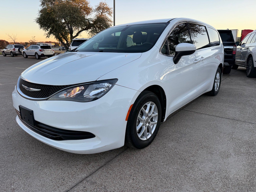 2017 Chrysler Pacifica Image 3