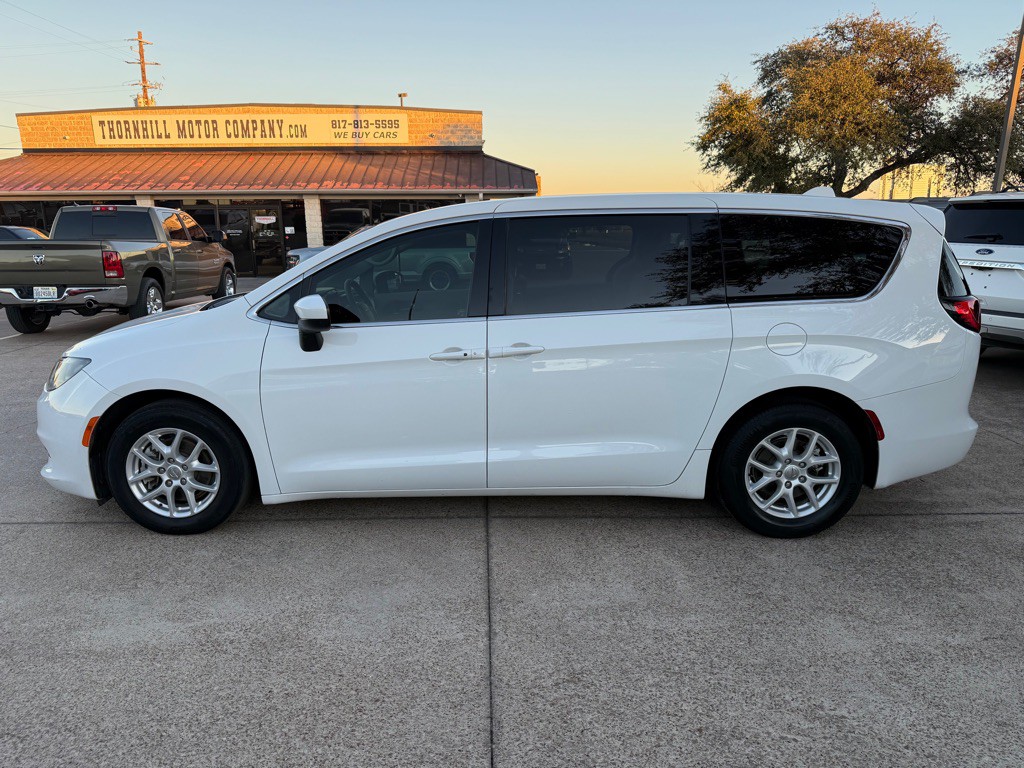 2017 Chrysler Pacifica Image 4