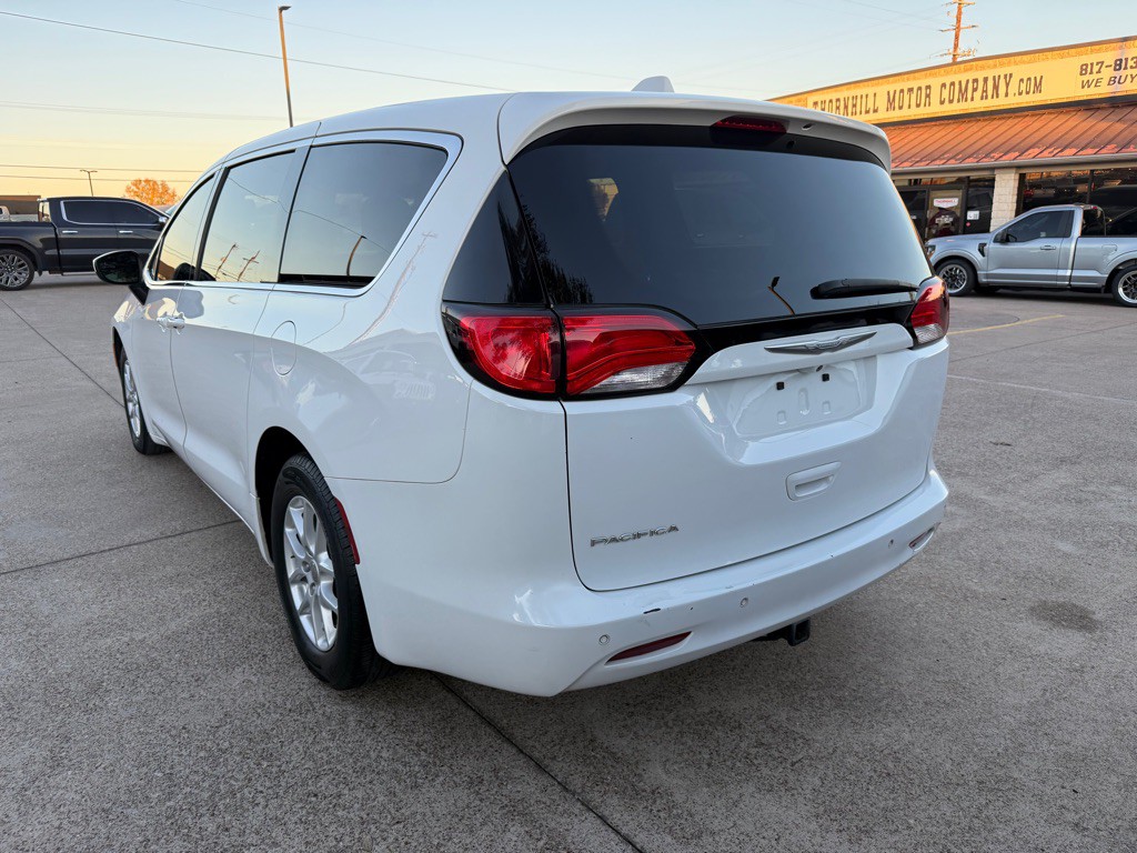 2017 Chrysler Pacifica Image 5
