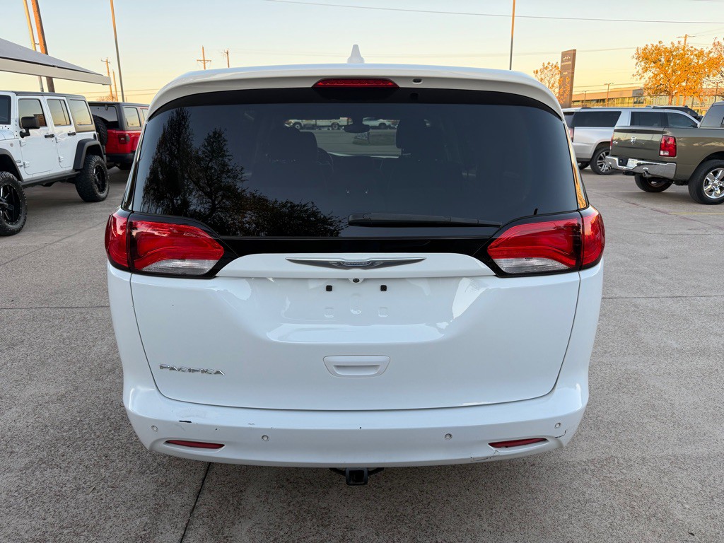 2017 Chrysler Pacifica Image 6