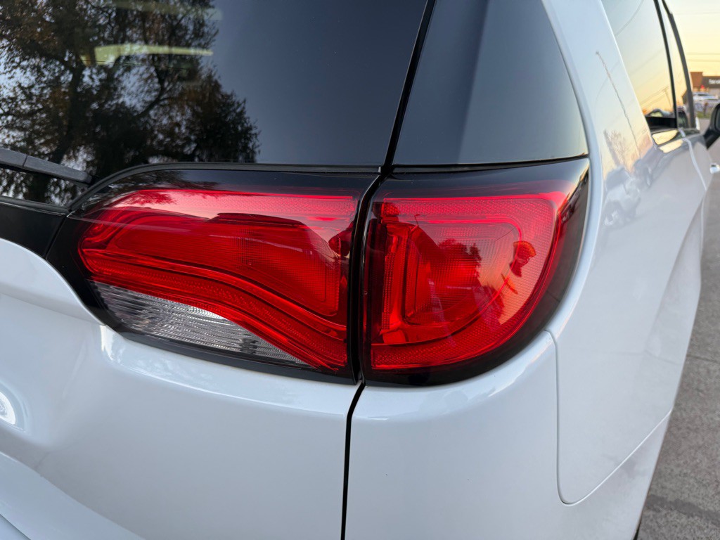 2017 Chrysler Pacifica Image 9