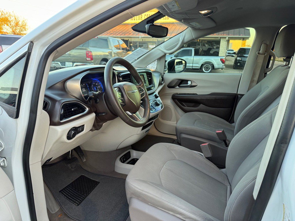 2017 Chrysler Pacifica Image 13