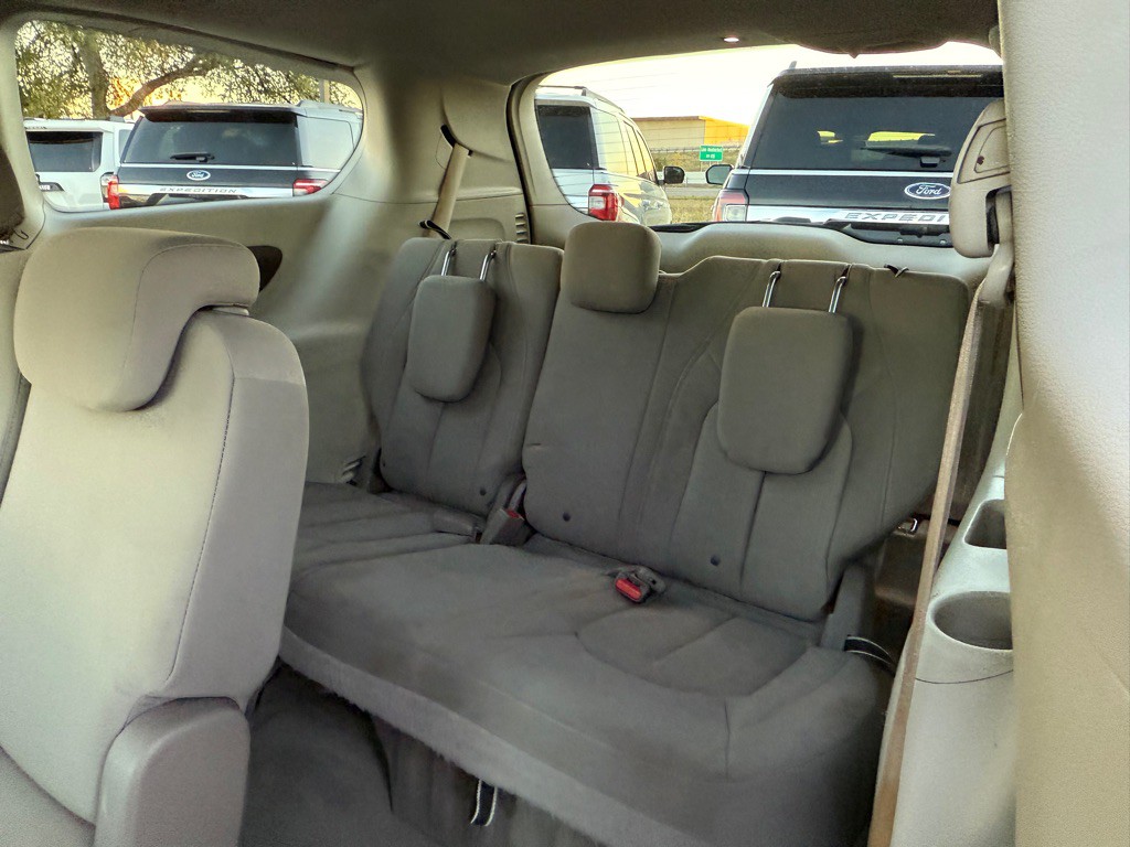 2017 Chrysler Pacifica Image 15