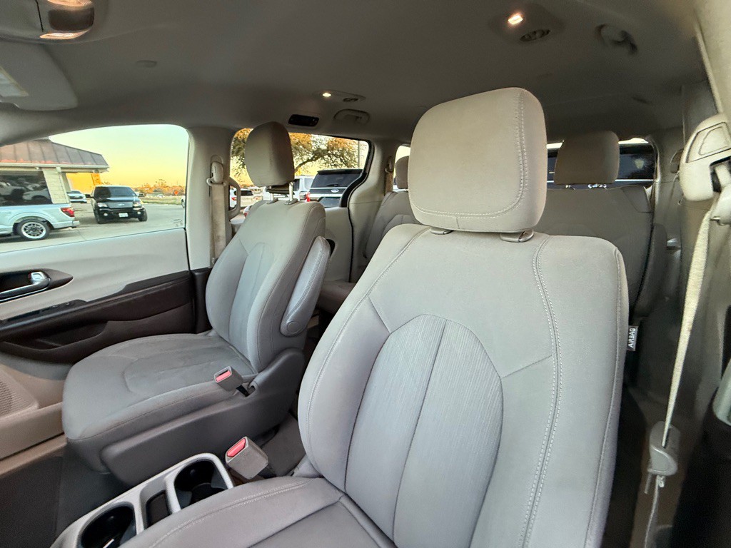 2017 Chrysler Pacifica Image 19