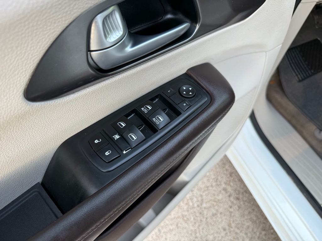 2017 Chrysler Pacifica Image 22