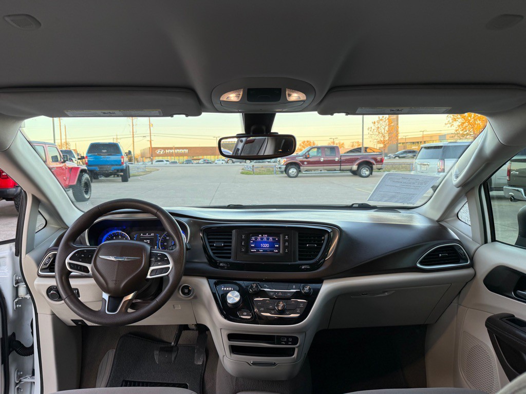 2017 Chrysler Pacifica Image 23