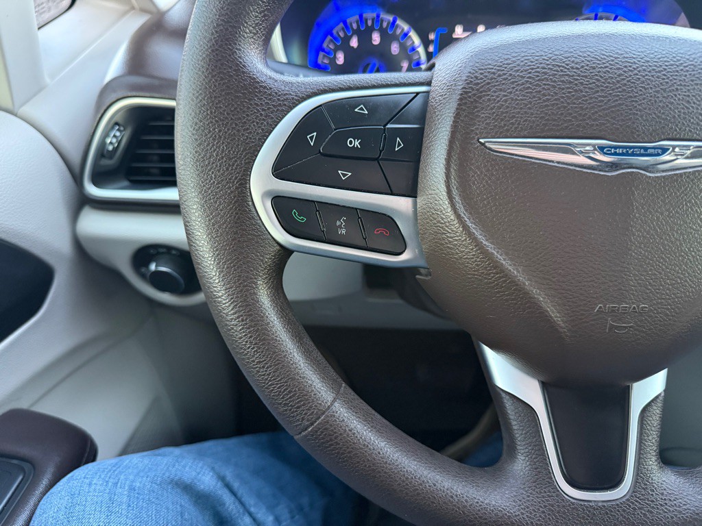 2017 Chrysler Pacifica Image 28