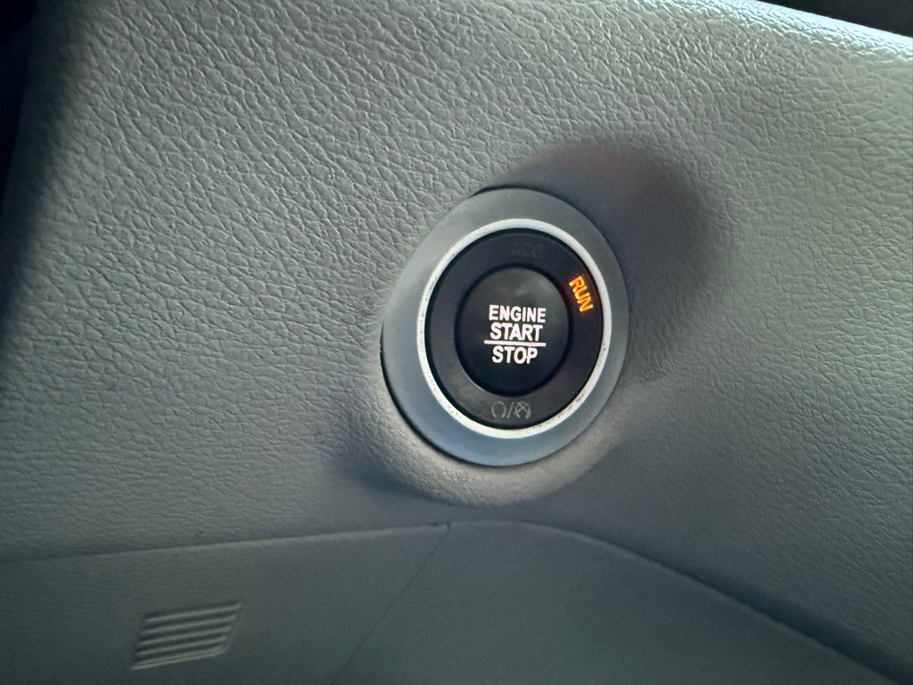 2017 Chrysler Pacifica Image 30