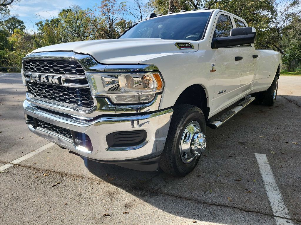 2019 RAM 3500 Image 3