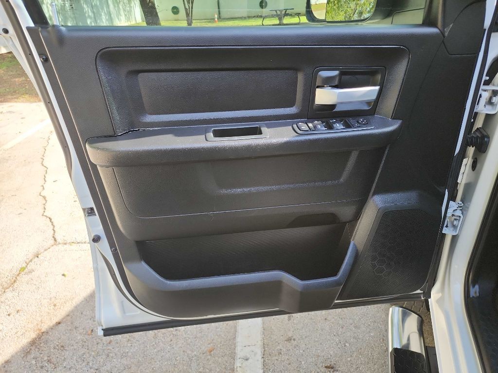 2019 RAM 3500 Image 16