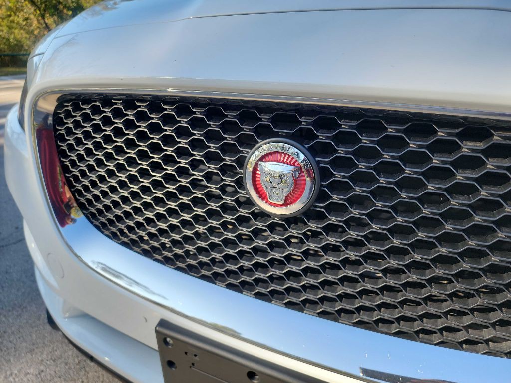 2018 Jaguar F-PACE Image 3