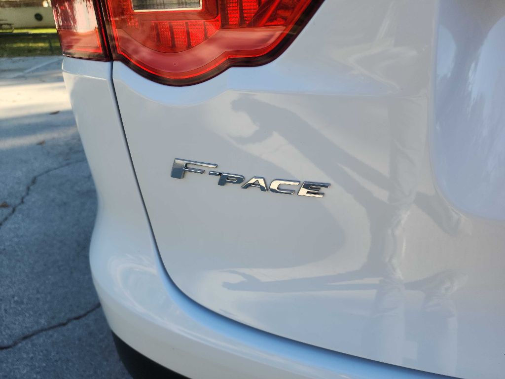 2018 Jaguar F-PACE Image 8