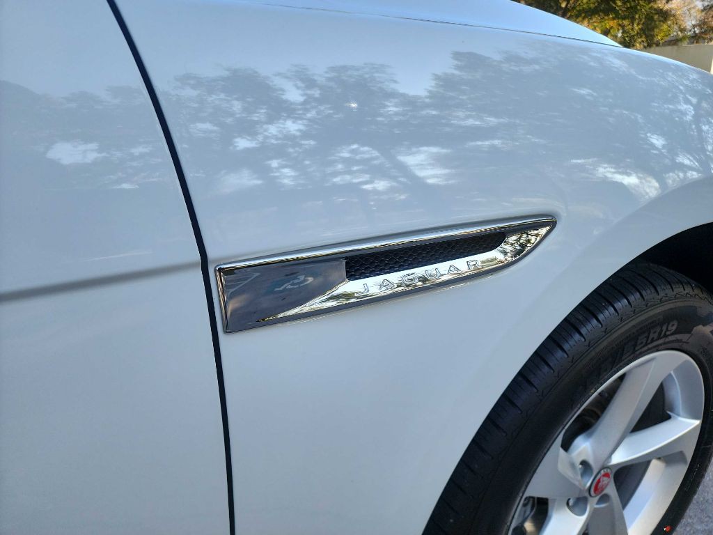 2018 Jaguar F-PACE Image 15