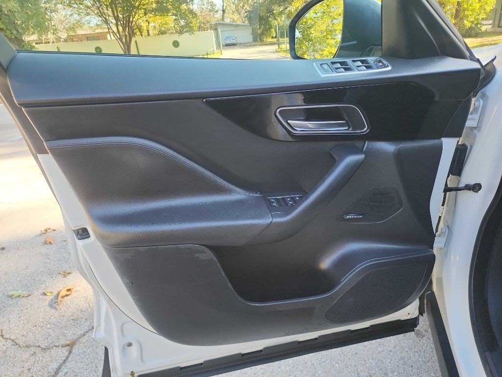 2018 Jaguar F-PACE Image 16