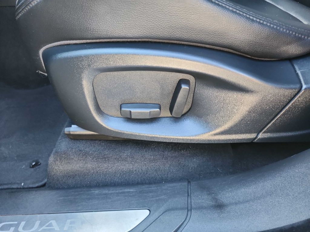 2018 Jaguar F-PACE Image 20