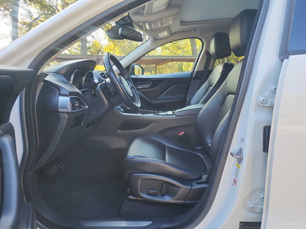 2018 Jaguar F-PACE Image 21