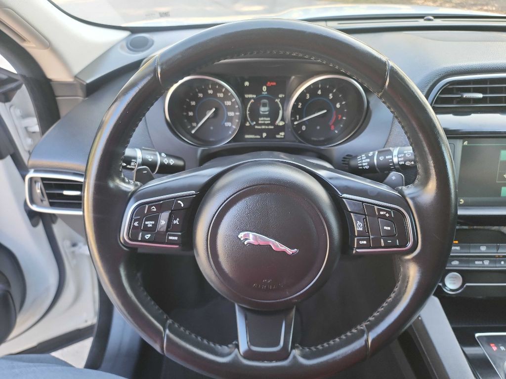 2018 Jaguar F-PACE Image 23