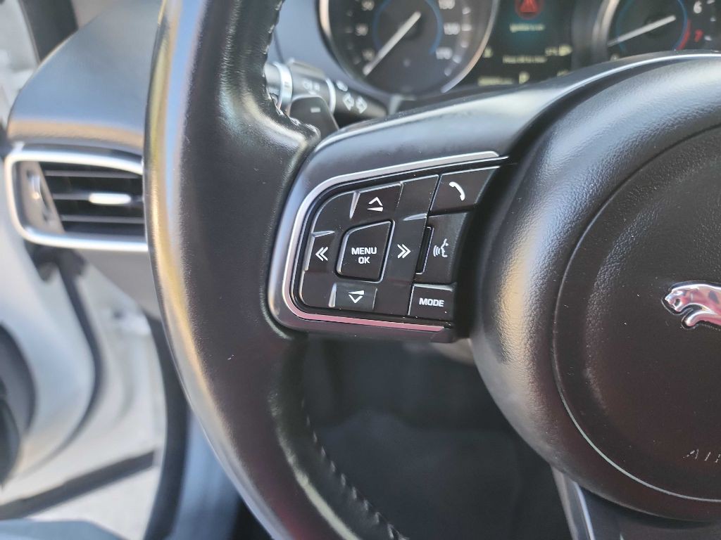 2018 Jaguar F-PACE Image 25