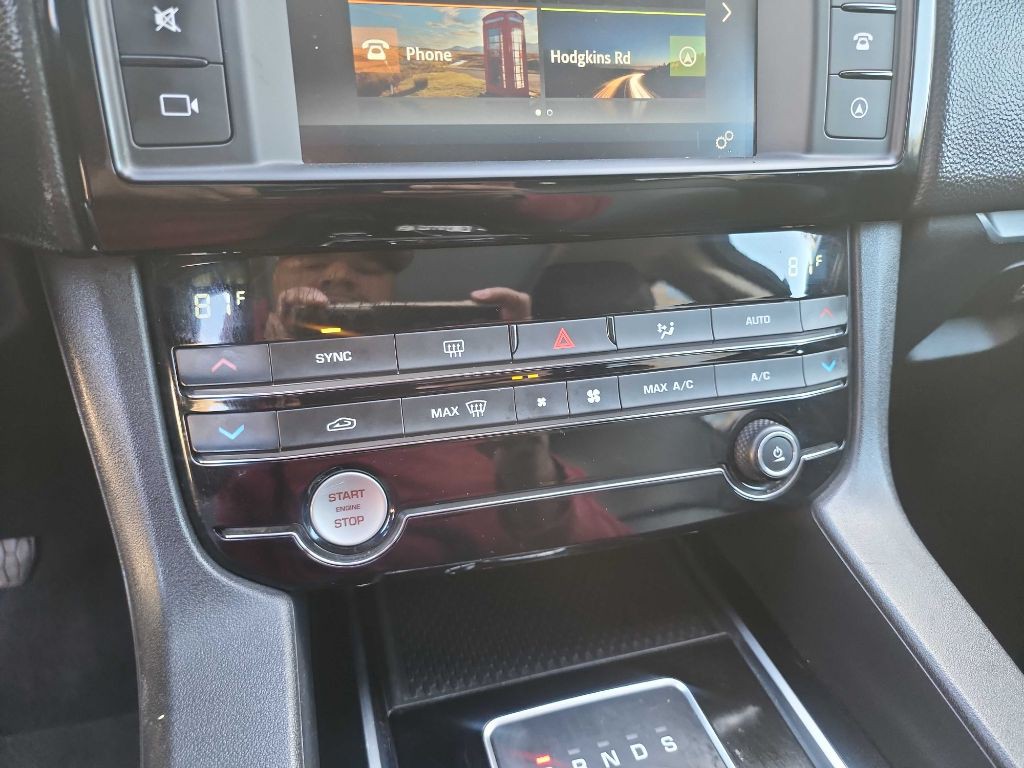 2018 Jaguar F-PACE Image 28