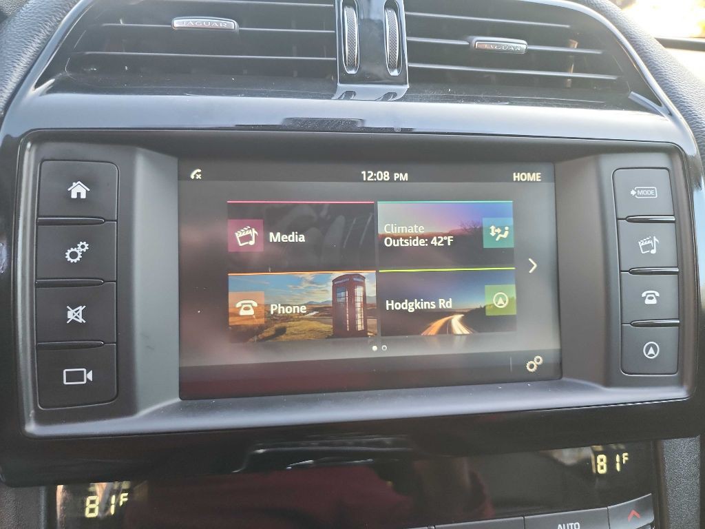 2018 Jaguar F-PACE Image 29