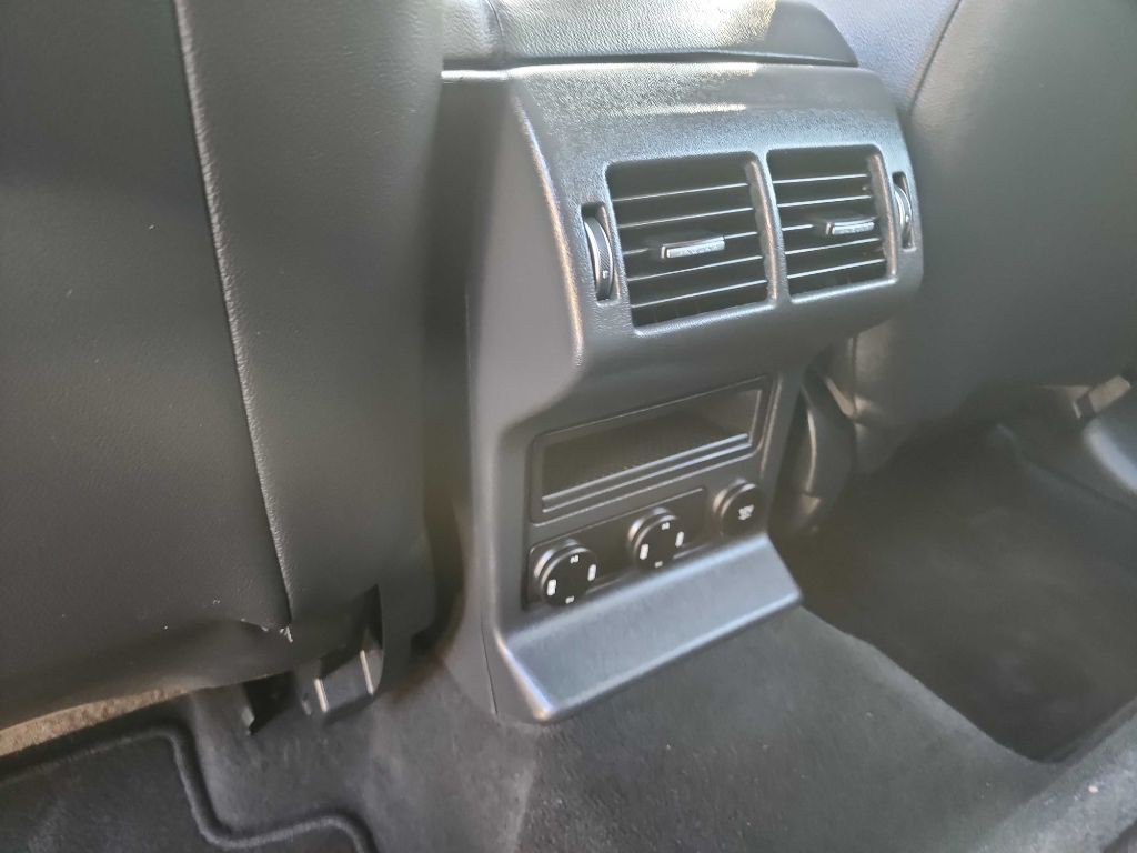 2018 Jaguar F-PACE Image 34