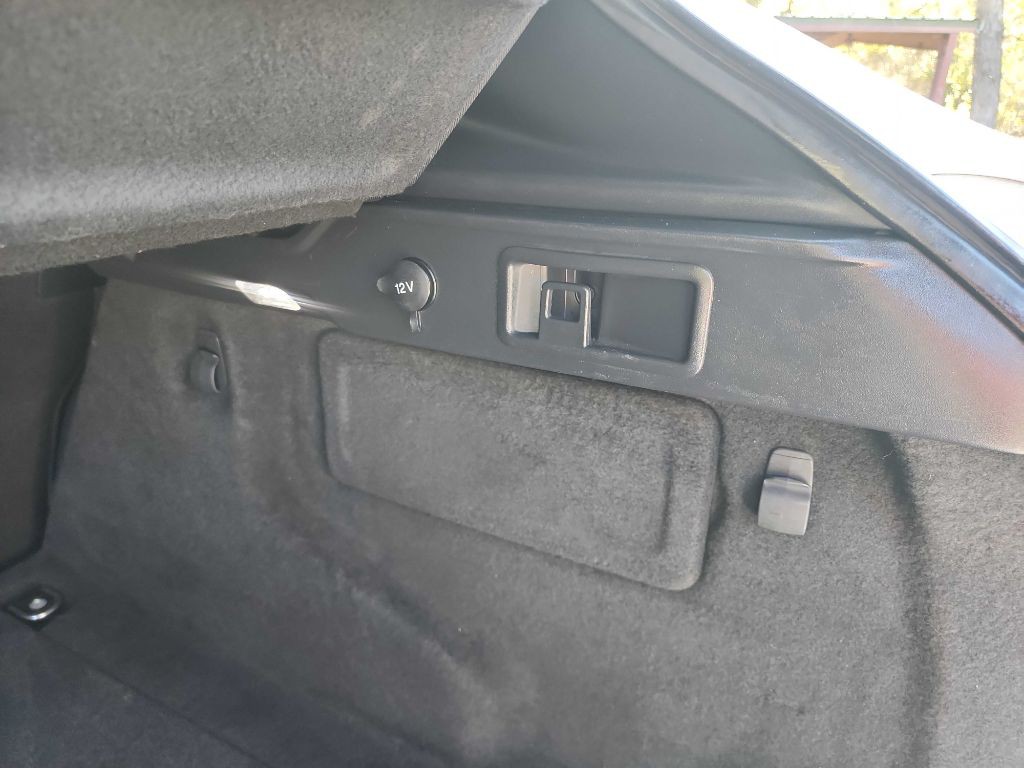 2018 Jaguar F-PACE Image 38