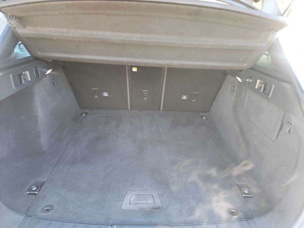 2018 Jaguar F-PACE Image 39