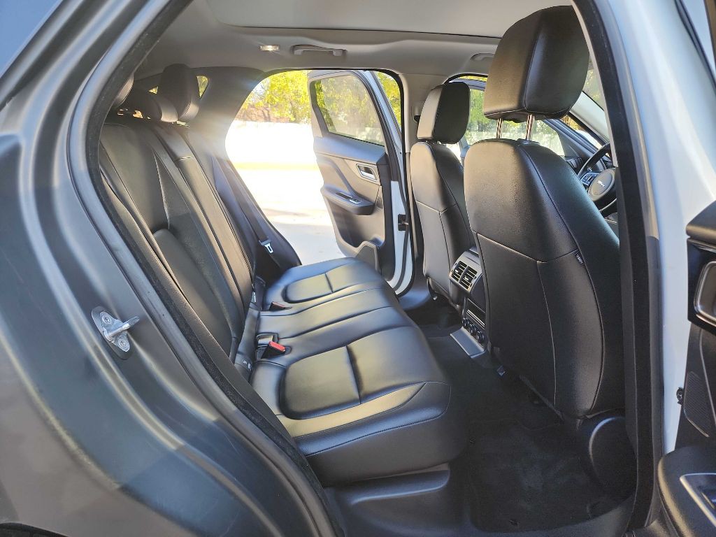 2018 Jaguar F-PACE Image 40