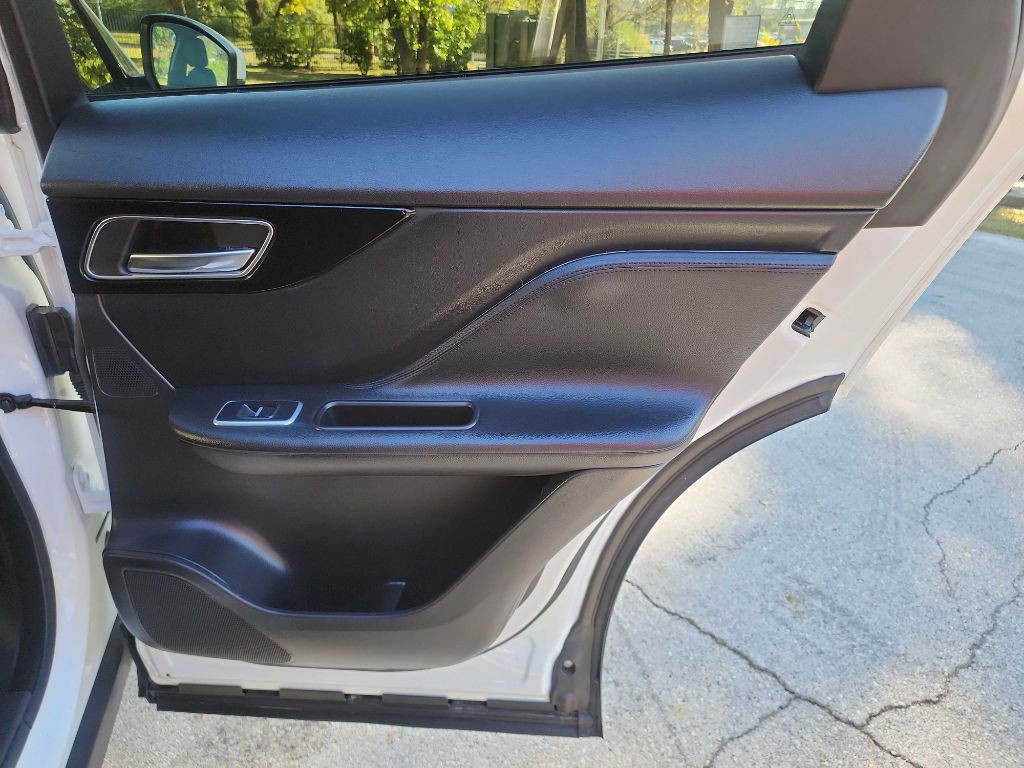 2018 Jaguar F-PACE Image 41