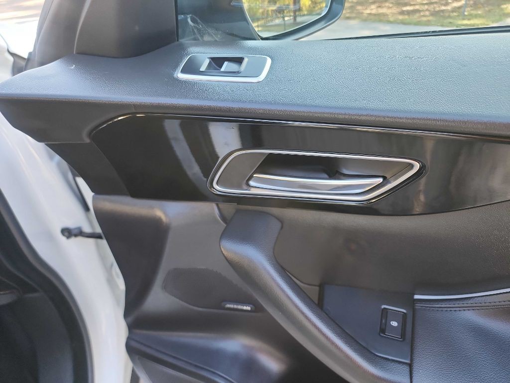 2018 Jaguar F-PACE Image 42