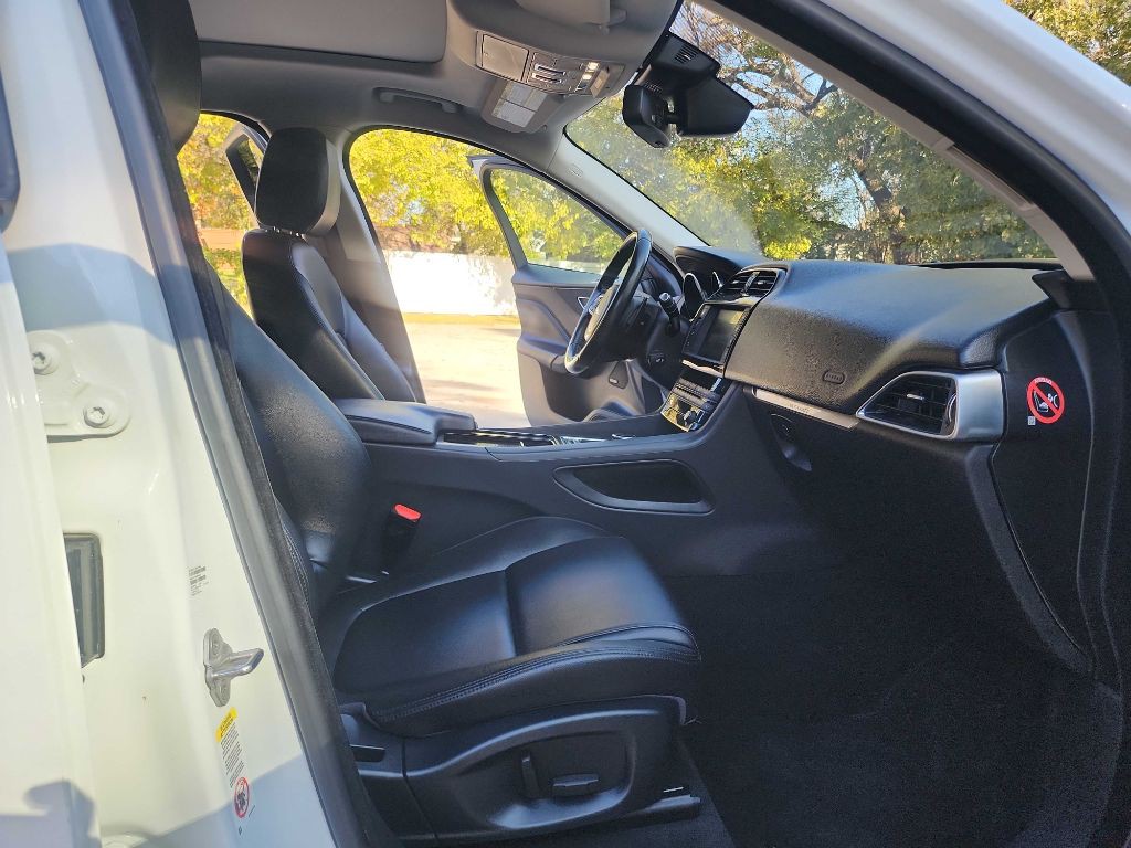 2018 Jaguar F-PACE Image 44