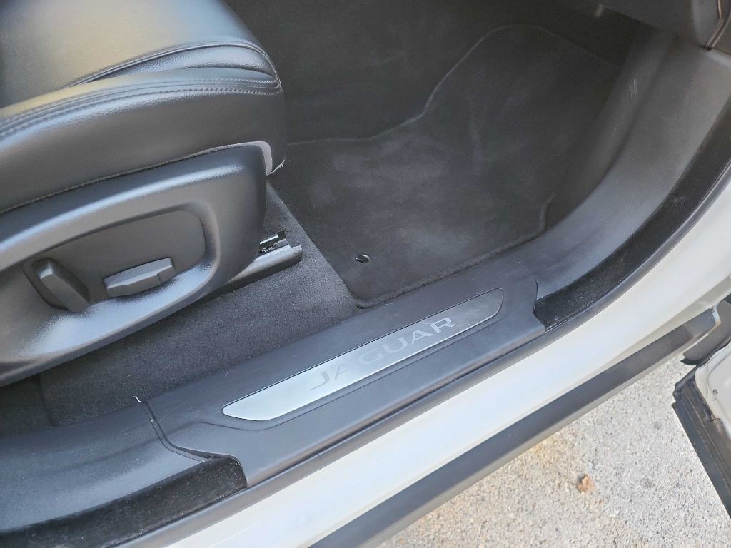 2018 Jaguar F-PACE Image 45