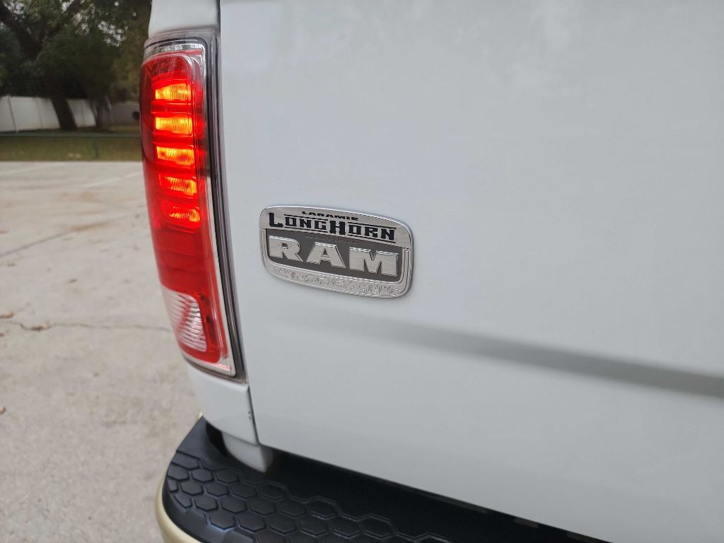 2016 RAM 3500 Image 9