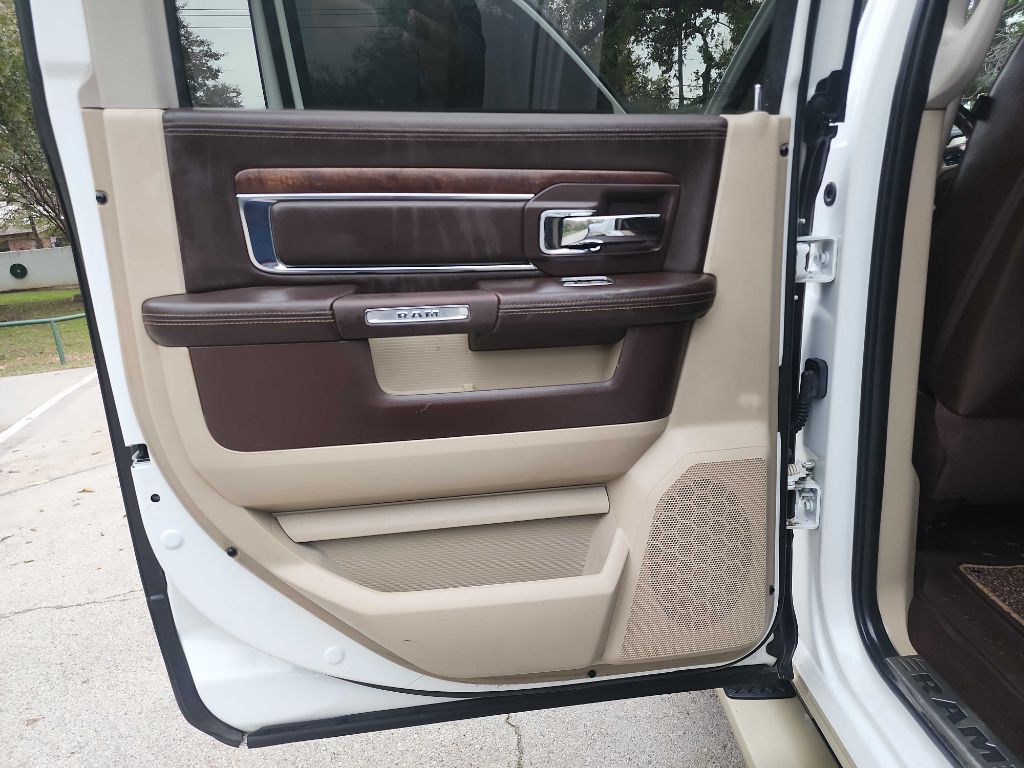 2016 RAM 3500 Image 34