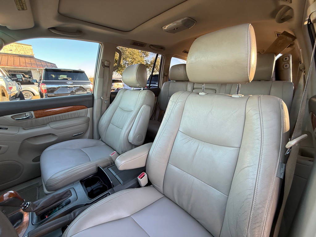 2005 Lexus GX Image 16