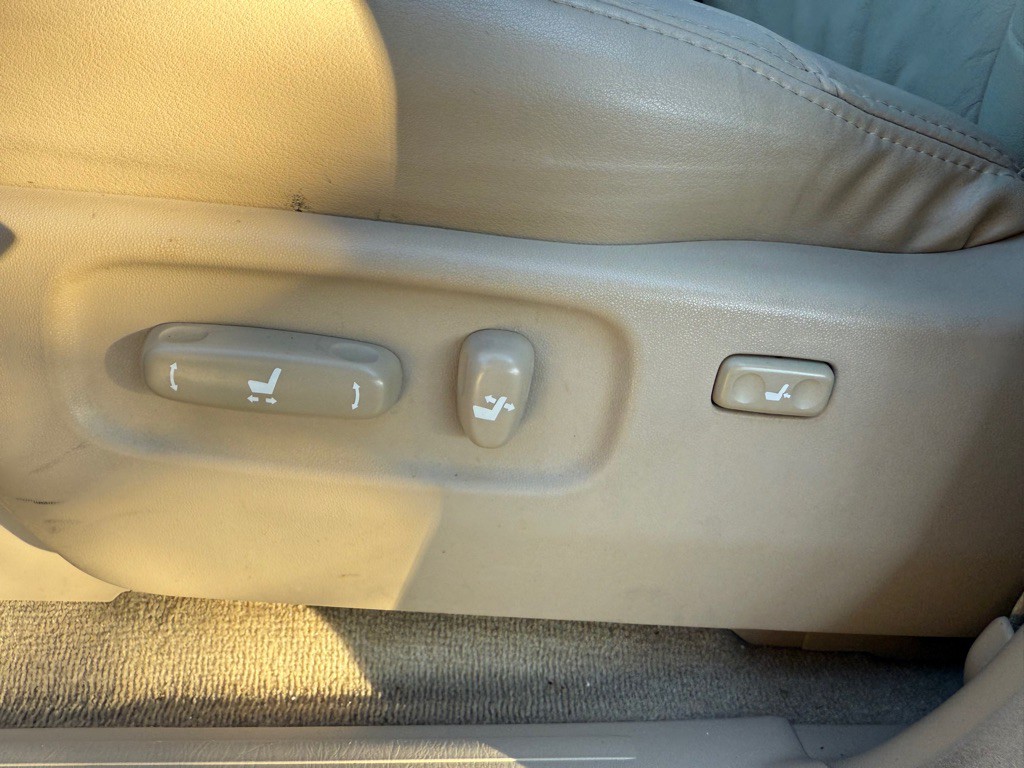 2005 Lexus GX Image 17